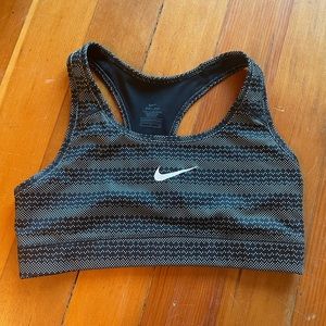 NWOT Nike sports bra size S